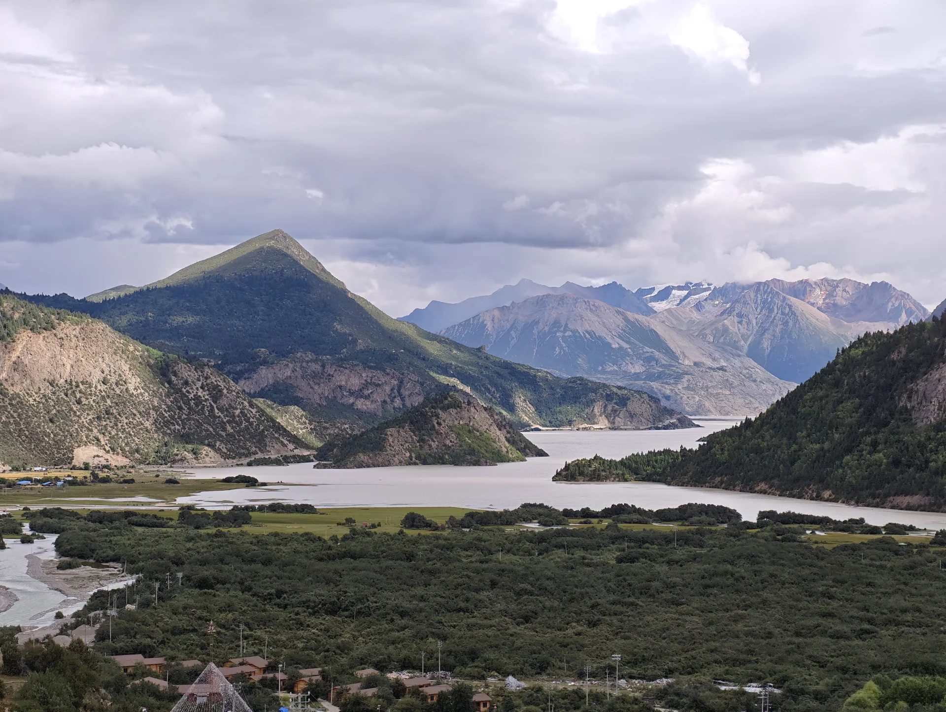 A river bend beneath layered mountain peaks